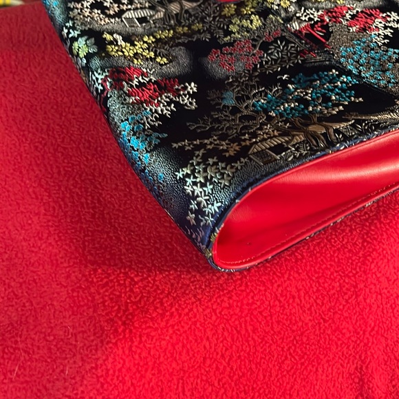 Elegant Floral Tote Bag with Red Straps - Picture 7 of 9